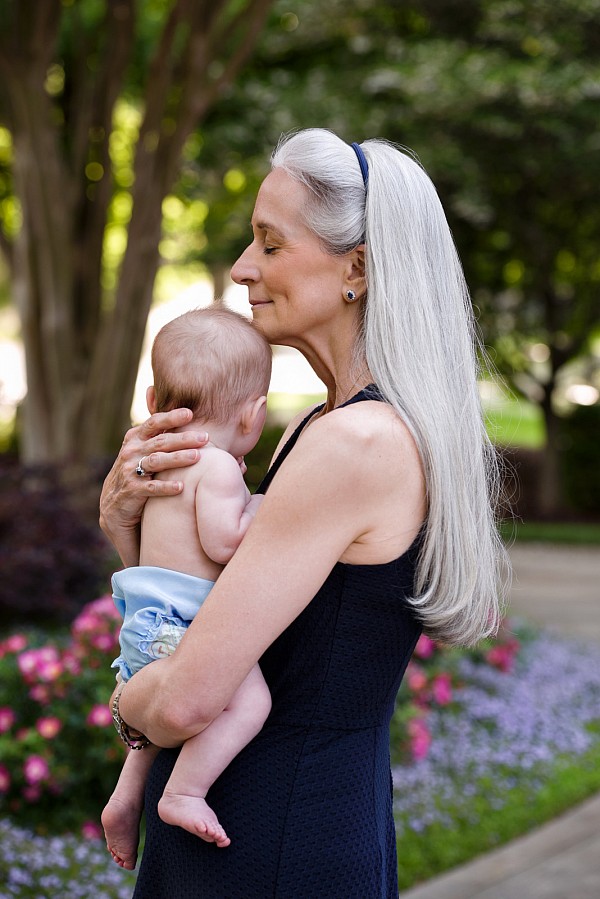 charlotte-family-photographer-natural-light-grandmother.jpg